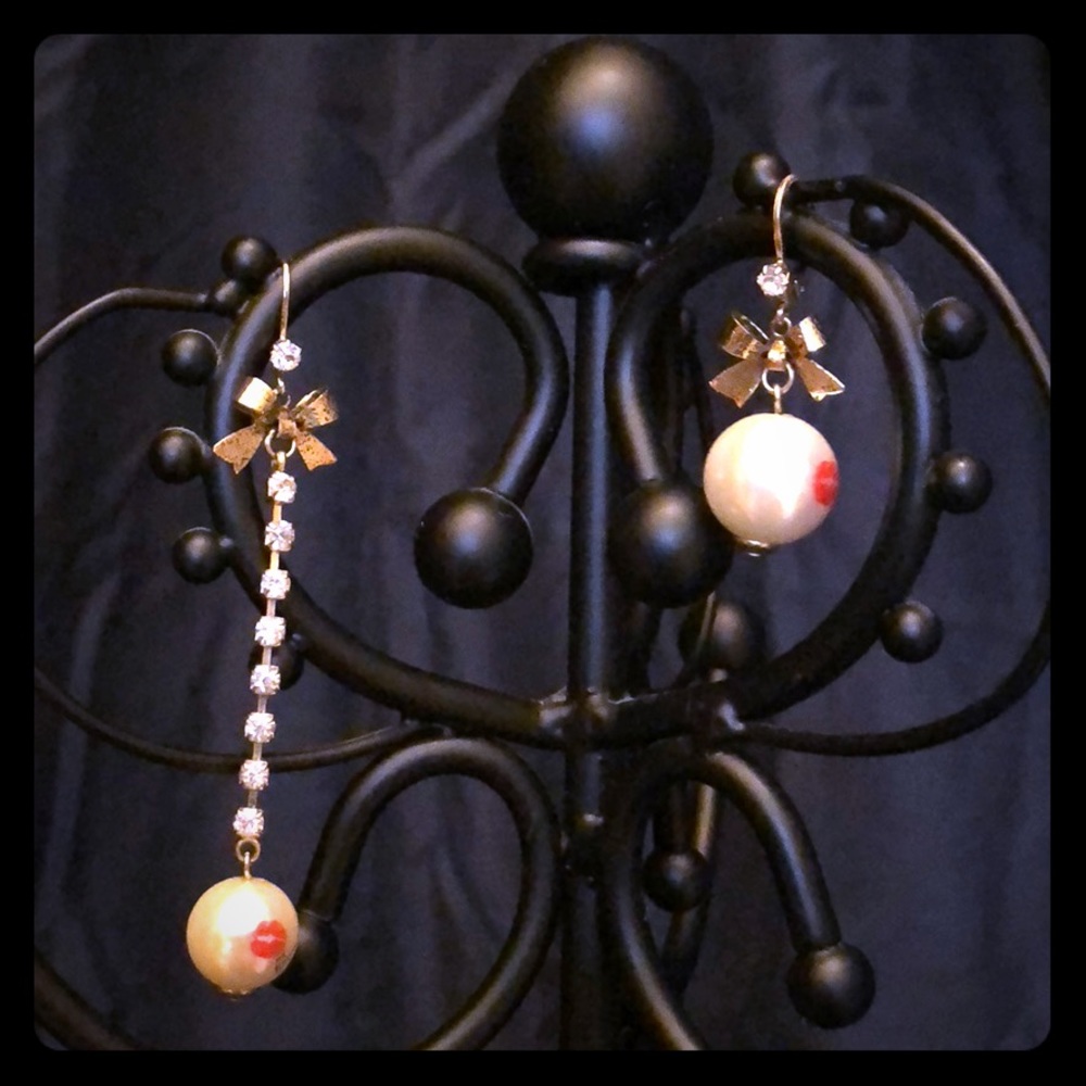 Betsey Johnson Mismatched Pearl & Bow Earrings